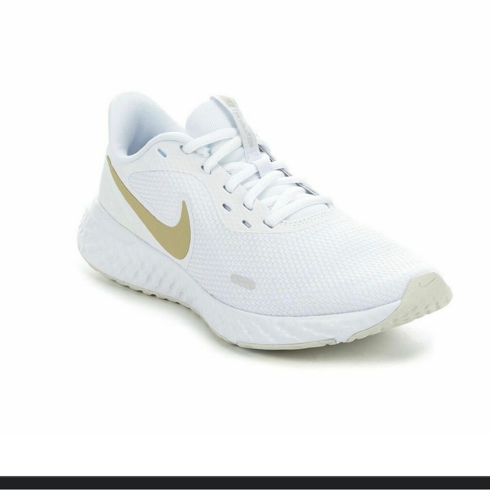 Nike women’s Revolution 5 SIZE 7.5